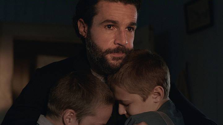 East of Eden. (L to R) Jonah Wren Phillips as Young Aron, Christopher Abbott as Adam Trask, Bodhi Aisher as Young Cal in episode 105 of East of Eden