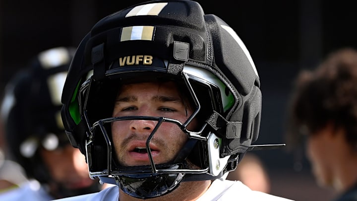 Vanderbilt linebacker Langston Patterson (10) takes a brief break during fall practice Wednesday, July 30, 2025, in Nashville, Tenn. Vanderbilt linebacker Langston Patterson (10) takes a brief break during fall practice Wednesday, July 30, 2025, in Nashville, Tenn.