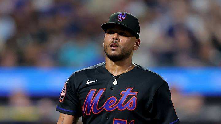 Jun 25, 2026; New York City, New York, USA; New York Mets starting pitcher Freddy Peralta (51) reacts after being taken out of the game against the Chicago Cubs during the sixth inning at Citi Field. Mandatory Credit: Brad Penner-Imagn Images