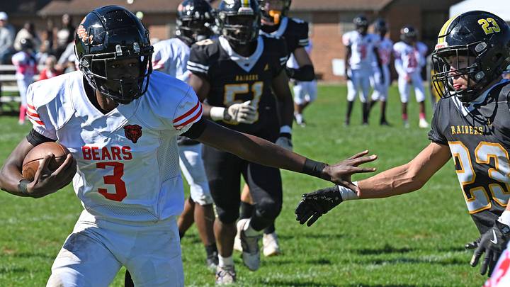 Clairton's Keith Craven returns an interception for a touchdown during the Bears' 45-0 win over Riverview on Oct. 3 in Oakmont, Pa. Clairton's Keith Craven returns an interception for a touchdown during the Bears' 45-0 win over Riverview on Oct. 3 in Oakmont, Pa.