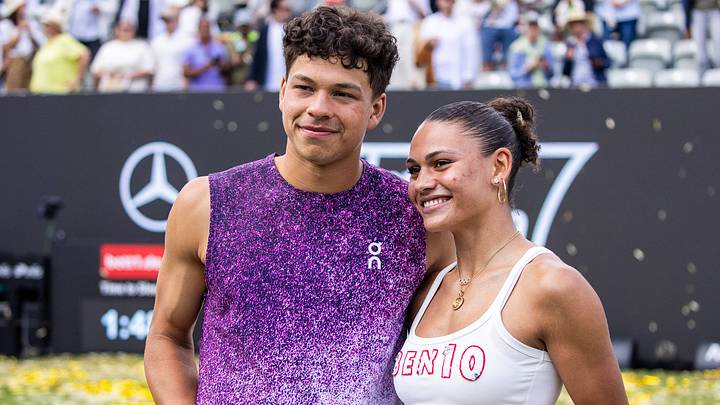14.06.26 Boss Open Stuttgart Deutschland, Stuttgart, 14.06.2026, Tennis, Boss Open Stuttgart: v.l. Ben Shelton, Trinity Rodman USA, Pokal, Jubel. *** 14 06 26 Boss Open Stuttgart Germany, Stuttgart, 14 06 2026, Tennis, Boss Open Stuttgart v l Ben Shelton, Trinity Rodman USA , Cup, Cheering