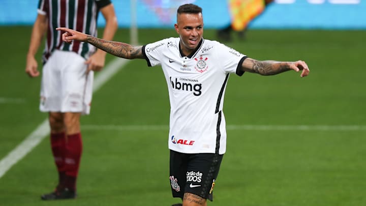 Luan, ex-Corinthians, cogita encerrar aposentadoria
