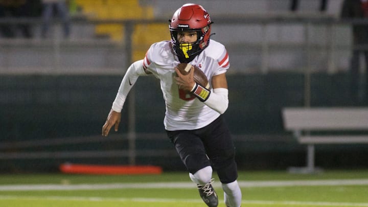 Munroe junior Nehemiah Chandler (6) rushes the ball in the Suburban 1 Region 1 semifinal between Munroe and St. John Paul II on Nov. 18, 2022, at Gene Cox Stadium. The Bobcats won 21-19.

J9t6095