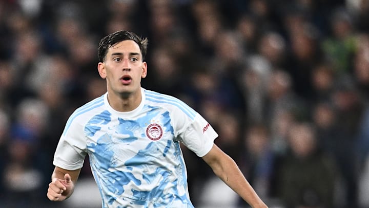 Santiago Hezze, 22, joined Olympiacos from Huracán for 4 million euros. Today, according to Transfermarkt, his value stands at 8 million euros.