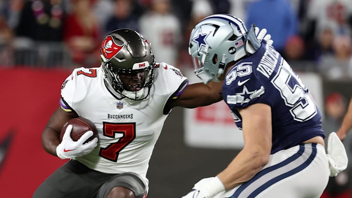 Jan 16, 2023; Tampa, Florida, USA; Tampa Bay Buccaneers running back Leonard Fournette (7) rushes