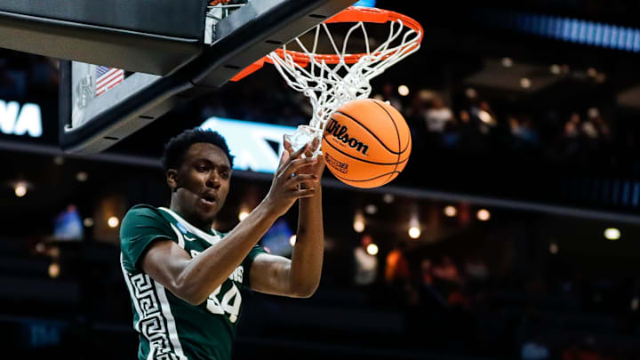 Michigan State forward Xavier Booker (34) misses a pass intended for him against North Carolina
