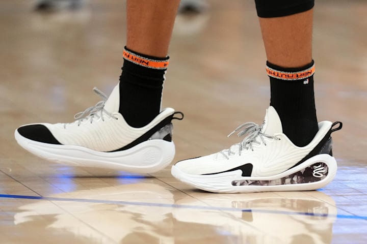 Stephen Curry's Signature Sneakers are 55% Off Online