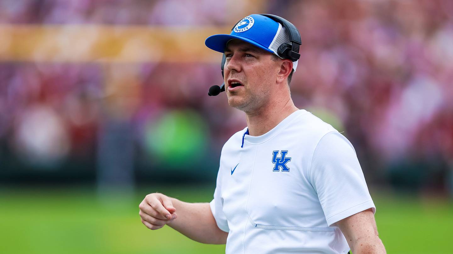 Kentucky Beats South Carolina 35-34 in Historic Road Comeback