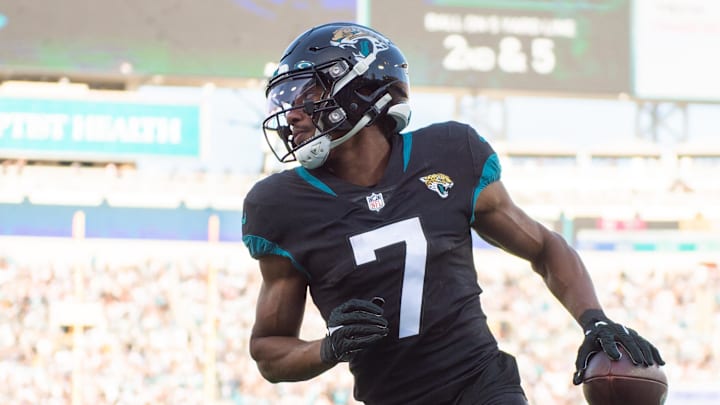 Dec 18, 2022; Jacksonville, Florida, USA; Jacksonville Jaguars wide receiver Zay Jones (7) scores a