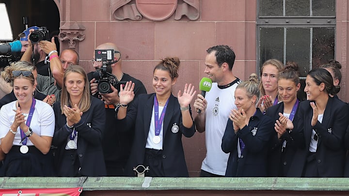 Lena Oberdorf (Mitte)