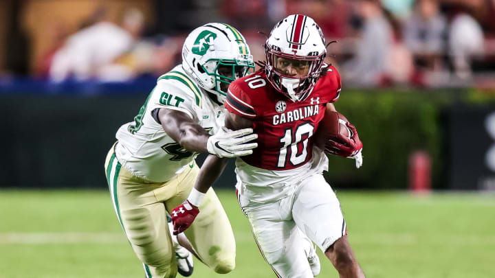 Sep 24, 2022; Columbia, South Carolina, USA; South Carolina Gamecocks wide receiver Ahmarean Brown (10) runs after the catch against the Charlotte 49ers in the second half at Williams-Brice Stadium. Mandatory Credit: Jeff Blake-USA TODAY Sports Sep 24, 2022; Columbia, South Carolina, USA; South Carolina Gamecocks wide receiver Ahmarean Brown (10) runs after the catch against the Charlotte 49ers in the second half at Williams-Brice Stadium. Mandatory Credit: Jeff Blake-USA TODAY Sports