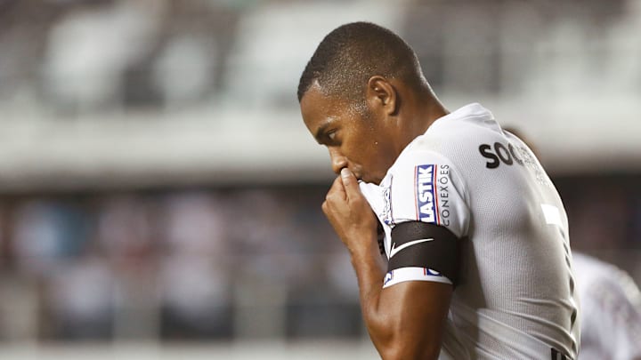 O jogador foi condenado por estupro coletivo na Itália