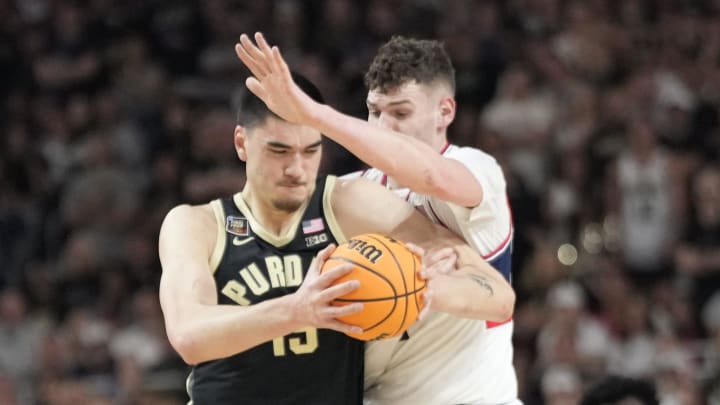 Purdue Boilermakers center Zach Edey (15) is guarded by Connecticut Huskies center Donovan Clingan (32) during the Men's NCAA national championship game at State Farm Stadium in Glendale on April 8, 2024.