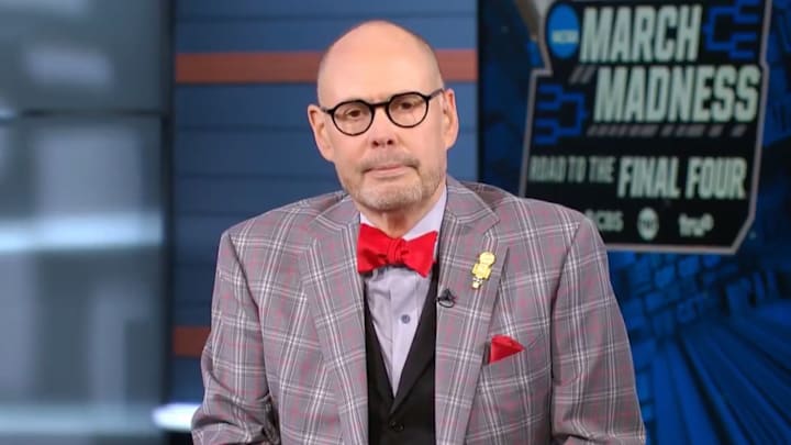 Ernie Johnson pays tribute to Greg Gumbel to start March Madness. 
