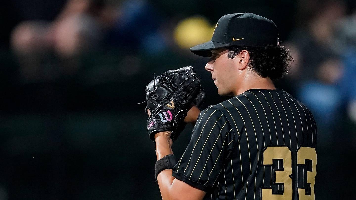 Another Vanderbilt Baseball Pitcher Leaves for the Transfer 