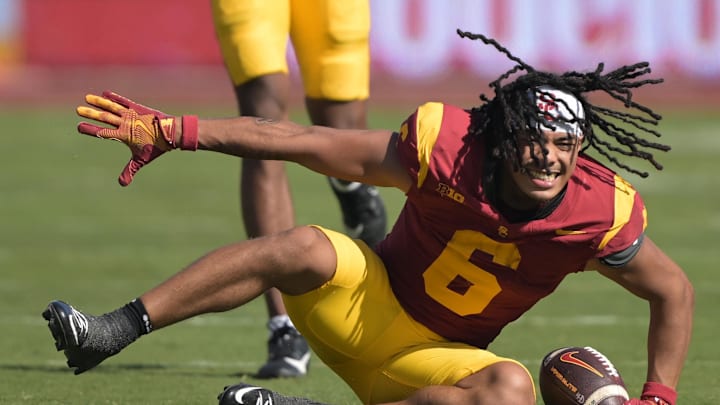 Oct 12, 2024; Los Angeles, California, USA;  USC Trojans wide receiver Makai Lemon (6) lost his helmet after a first down before he is stopped by Penn State Nittany Lions linebacker Kobe King (41) in the second half at United Airlines Field at the Los Angeles Memorial Coliseum. Mandatory Credit: Jayne Kamin-Oncea-Imagn Images