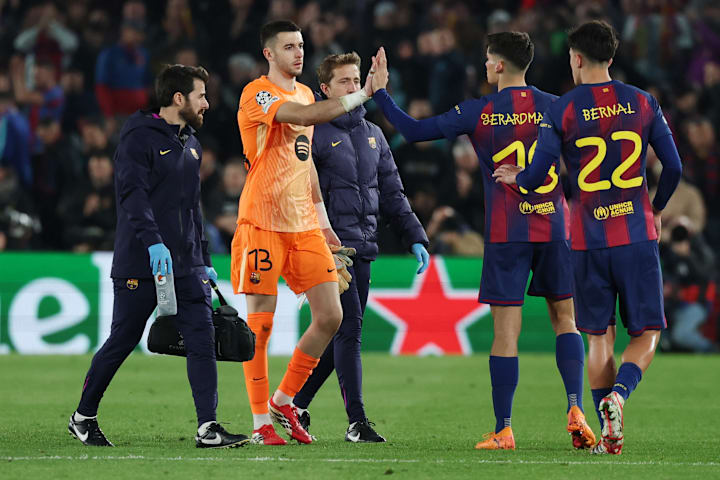 โจน การ์เซีย ออกจากสนามเนื่องจากการบาดเจ็บ