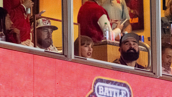 Aug 28, 2025; Kansas City, Missouri, USA; Travis Kelce, Taylor Swift and Jason Kelce watch during the second quarter between the Cincinnati Bearcats and the Nebraska Cornhuskers at GEHA Field at Arrowhead Stadium. Mandatory Credit: Dylan Widger-Imagn Images Aug 28, 2025; Kansas City, Missouri, USA; Travis Kelce, Taylor Swift and Jason Kelce watch during the second quarter between the Cincinnati Bearcats and the Nebraska Cornhuskers at GEHA Field at Arrowhead Stadium. Mandatory Credit: Dylan Widger-Imagn Images