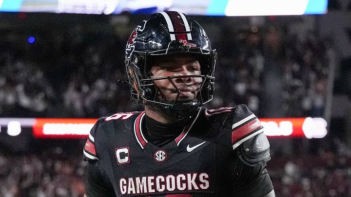 Oct 24, 2026; Columbia, South Carolina, USA; South Carolina Gamecocks quarterback LaNorris Sellers (16) celebrates his score with teammates during the second half against the Tennessee Volunteers at Williams-Brice Stadium. Mandatory Credit: Jim Dedmon-Imagn Images Oct 24, 2026; Columbia, South Carolina, USA; South Carolina Gamecocks quarterback LaNorris Sellers (16) celebrates his score with teammates during the second half against the Tennessee Volunteers at Williams-Brice Stadium. Mandatory Credit: Jim Dedmon-Imagn Images