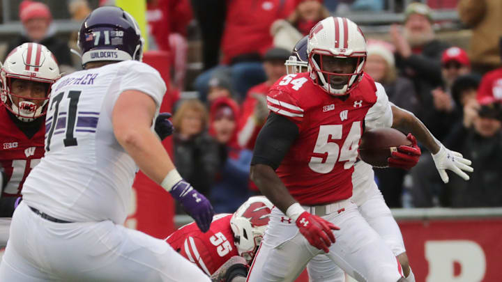 Wisconsin linebacker Jordan Turner (54) returns an interception during the fourth quarter of their