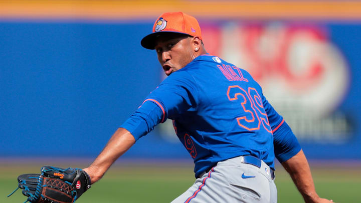 Feb 19, 2025; Port St. Lucie, FL, USA;New York Mets relief pitcher Edwin Diaz (39) pitches during a spring training workout at Clover Park. Feb 19, 2025; Port St. Lucie, FL, USA;New York Mets relief pitcher Edwin Diaz (39) pitches during a spring training workout at Clover Park.