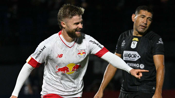 Eduardo Sasha foi o grande nome da goleada do Massa Bruta