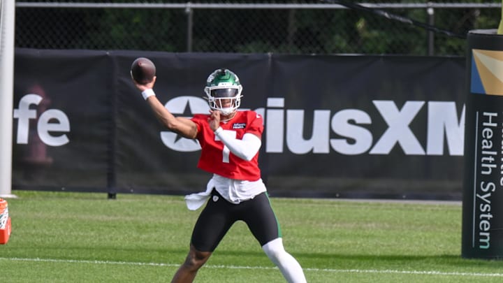 Jul 23, 2025; Florham Park, NY, USA; New York Jets quarterback Justin Fields (7) participates in a drill during training camp at Atlantic Health Jets Training Center. Mandatory Credit: John Jones-Imagn Images