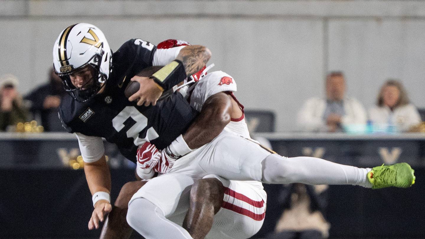Razorback Defense Made Life Difficult For Jared Curtis When It Had To