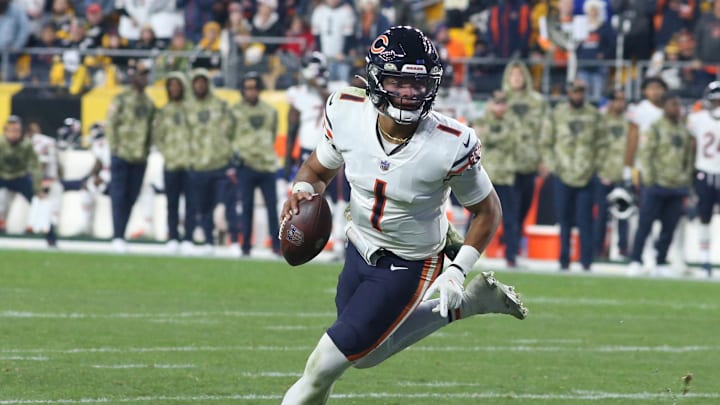 Nov 8, 2021; Pittsburgh, Pennsylvania, USA;  Chicago Bears quarterback Justin Fields (1) scrambles