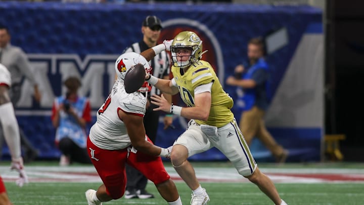 Sep 1, 2023; Atlanta, Georgia, USA; Georgia Tech Yellow Jackets quarterback Haynes King (10) scrambles against the Louisville Cardinals in the fourth quarter at Mercedes-Benz Stadium. Mandatory Credit: Brett Davis-Imagn Images