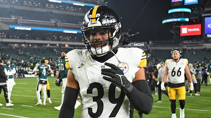 Dec 15, 2024; Philadelphia, Pennsylvania, USA; Pittsburgh Steelers safety Minkah Fitzpatrick (39) against the Philadelphia Eagles at Lincoln Financial Field. Mandatory Credit: Eric Hartline-Imagn Images