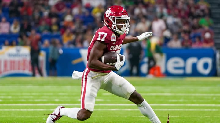 Dec 29, 2021; San Antonio, Texas, USA; Oklahoma Sooners wide receiver Marvin Mims (17) has been rumored to potentially follow USC QB Caleb Williams.