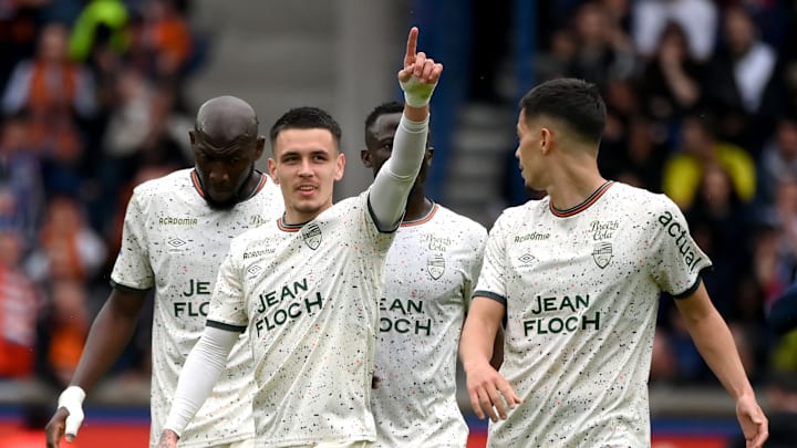 Enzo La Fée (Zweiter von links)