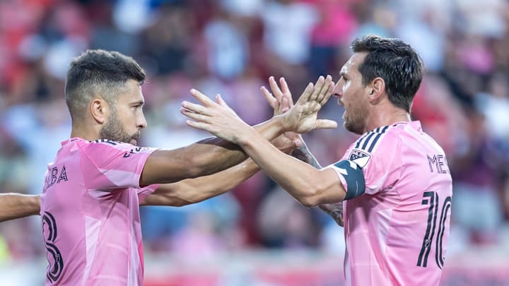 Jordi Alba y Lionel Messi