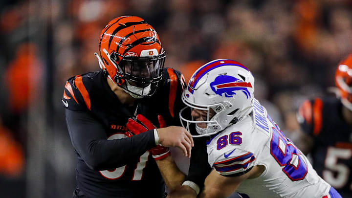 Nov 5, 2023; Cincinnati, Ohio, USA; Cincinnati Bengals defensive end Trey Hendrickson (91) pushes against Buffalo Bills tight end Dalton Kincaid (86) in the second half at Paycor Stadium. Mandatory Credit: Katie Stratman-Imagn Images