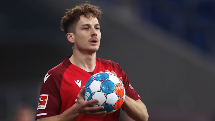 Cedric Brunner unterschreibt bei den Knappen