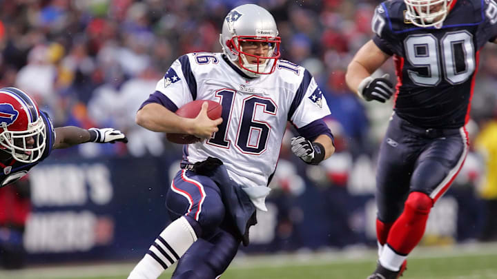 Dec 28, 2008; Orchard Park, NY, USA;  New England Patriots quarterback Matt Cassel (16) runs for 6