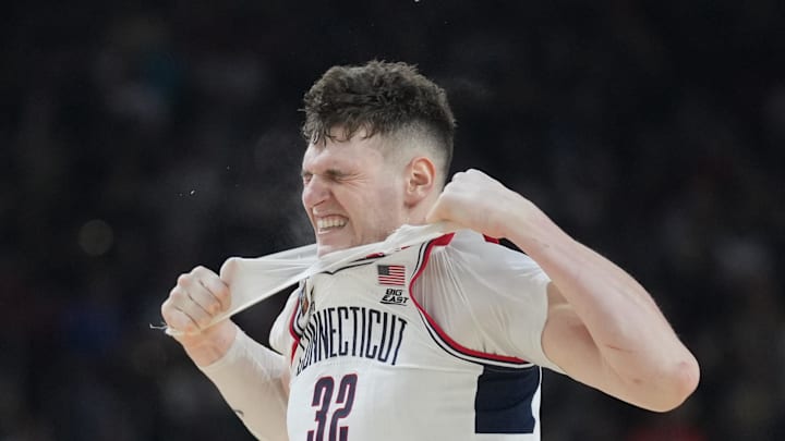Apr 8, 2024; Glendale, AZ, USA; Connecticut Huskies center Donovan Clingan (32) reacts and rips his