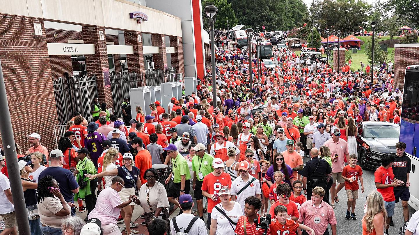 Lightning Delay Preparing to Delay Clemson Tigers' Home Opener in Week 2