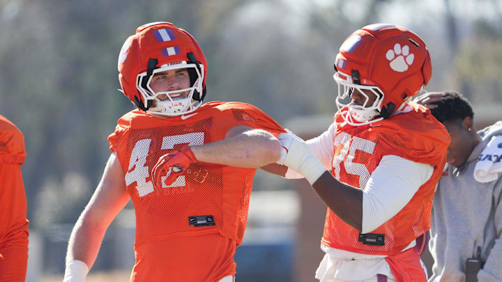 Clemson linebacker Sammy Brown took home the Blanchard-Rogers Award following his 2025 campaign. 