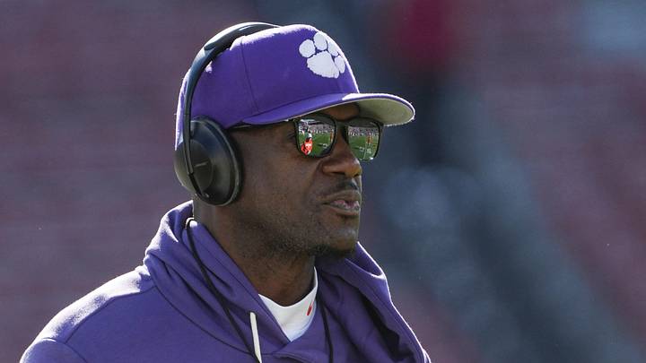 As soon as the clock struck midnight, Clemson sent out an offer to 2028 five-star defensive tackle Prince Che, who is already familiar with the program. As soon as the clock struck midnight, Clemson sent out an offer to 2028 five-star defensive tackle Prince Che, who is already familiar with the program.