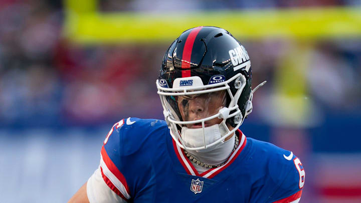 New York Giants quarterback Jaxson Dart (6) runs with the ball during a week 9 game between New York Giants and San Francisco 49ers at MetLife Stadium on Sunday, Nov. 2, 2025.
