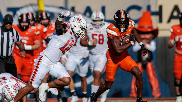 Sep 21, 2024; Stillwater, Oklahoma, USA; Utah Utes linebacker Sione Fotu (12) chases Oklahoma State Cowboys running back Sesi Vailahi (3) during the third quarter at Boone Pickens Stadium. Mandatory Credit: William Purnell-Imagn Images Sep 21, 2024; Stillwater, Oklahoma, USA; Utah Utes linebacker Sione Fotu (12) chases Oklahoma State Cowboys running back Sesi Vailahi (3) during the third quarter at Boone Pickens Stadium. Mandatory Credit: William Purnell-Imagn Images