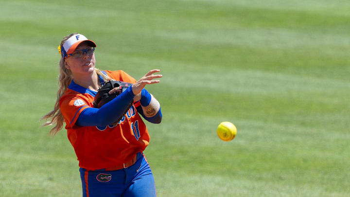Florida infielder Mia Williams (11) fields against Georgia during a NCAA super regionals softball game at Katie Seashole Pressly Stadium in Gainesville, FL on Saturday, May 24, 2025. [Alan Youngblood/Gainesville Sun]