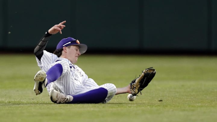 Jun 18, 2018; Omaha, NE, USA; Washington Huskies center fielder Braiden Ward (7) is unable to catch a ball against the Oregon State Beavers in the eighth inning in the College World Series at TD Ameritrade Park. Mandatory Credit: Bruce Thorson-Imagn Images