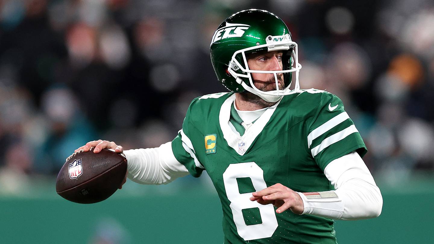 Giants Target Aaron Rodgers Amid QB Search