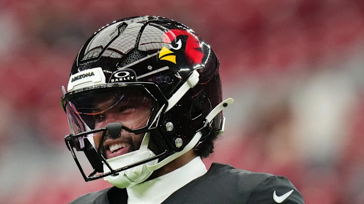 Arizona Cardinals quarterback Kyler Murray (1) chats with teammates before their game against the Tennessee Titans at State Farm Stadium in Glendale on Oct. 5, 2025.