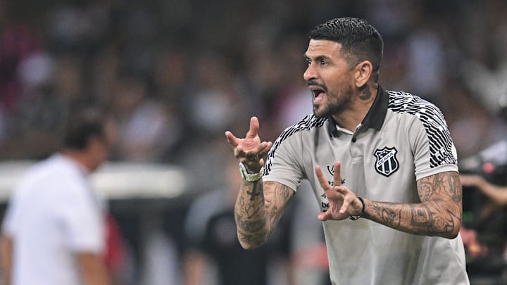 O técnico argentino venceu apenas uma partida no comando da equipe