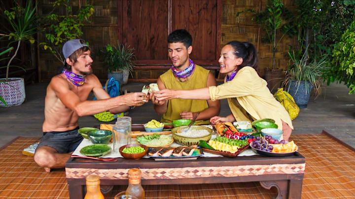 “Loyal to the Soil” – In a SURVIVOR first, castaways attempt a shocking negotiation for rice. Then, teams must have their head in the game during a tough reward challenge, on SURVIVOR, Wednesday, Nov. 20 (8:00-9:30 PM, ET/PT) on the CBS Television Network, and streaming on Paramount+ (live and on-demand for Paramount+ with SHOWTIME subscribers, or on-demand for Paramount+ Essential subscribers the day after the special airs)*. Jeff Probst serves as host and executive producer. Pictured (L-R):