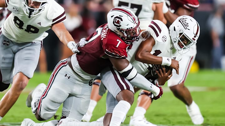 Former South Carolina football defensive end Jordan Strachan making a play against the Mississippi State Bulldogs in 2023